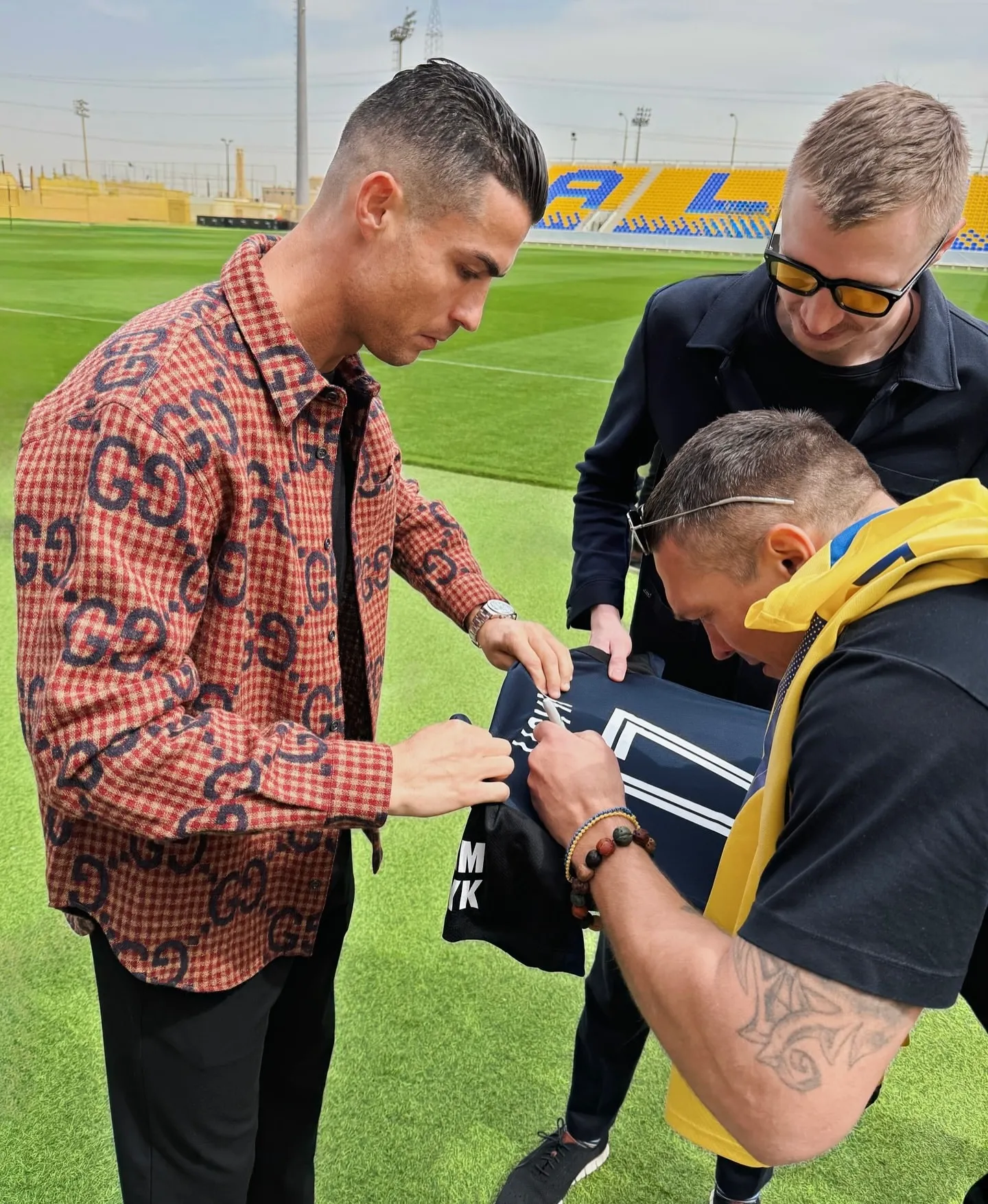 When giants meet: The moment Ronaldo asked for Usyk's autograph went global