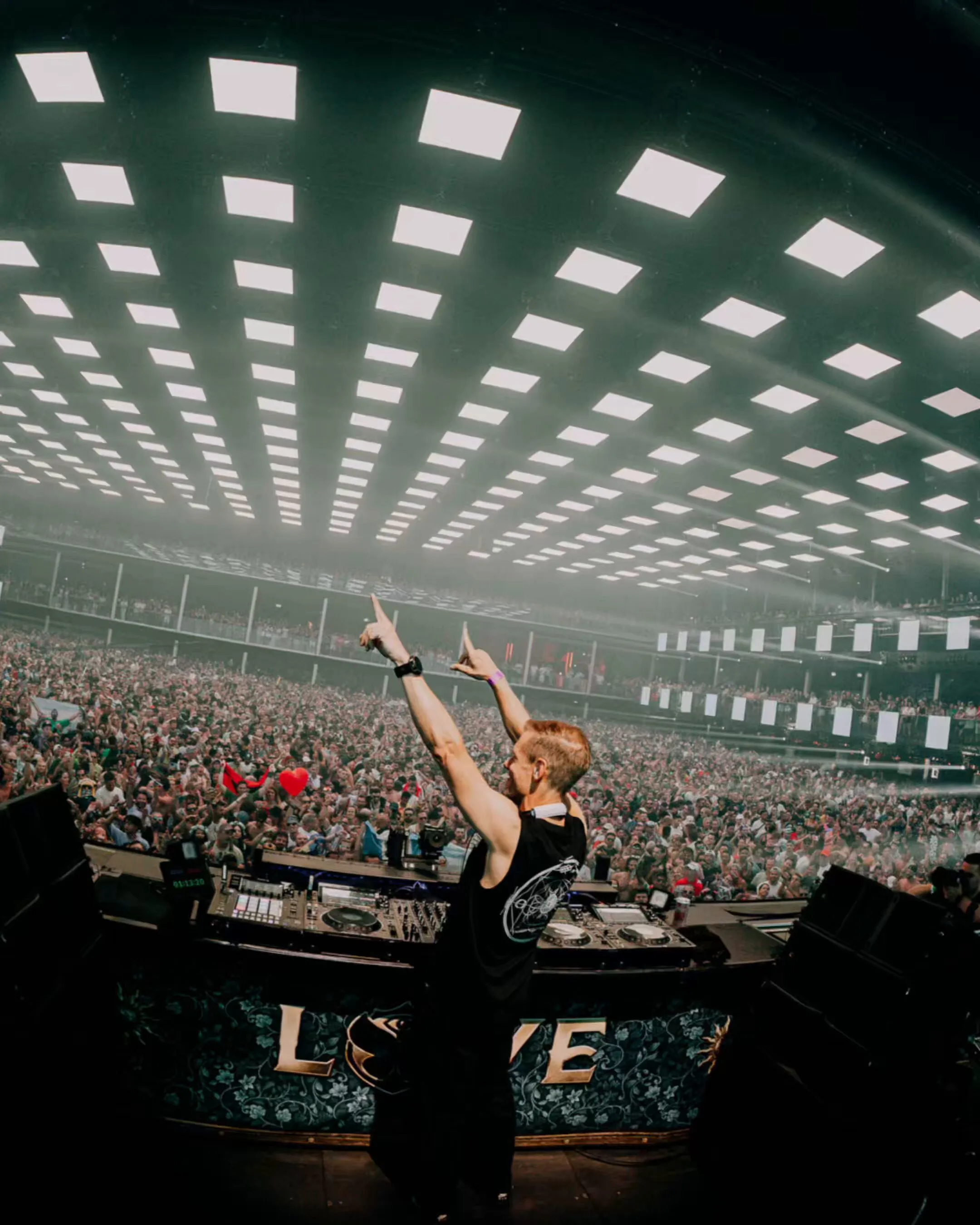 image_689069c527ea2 No one can replace Armin – 5 reasons why he is a living icon of electronic music.