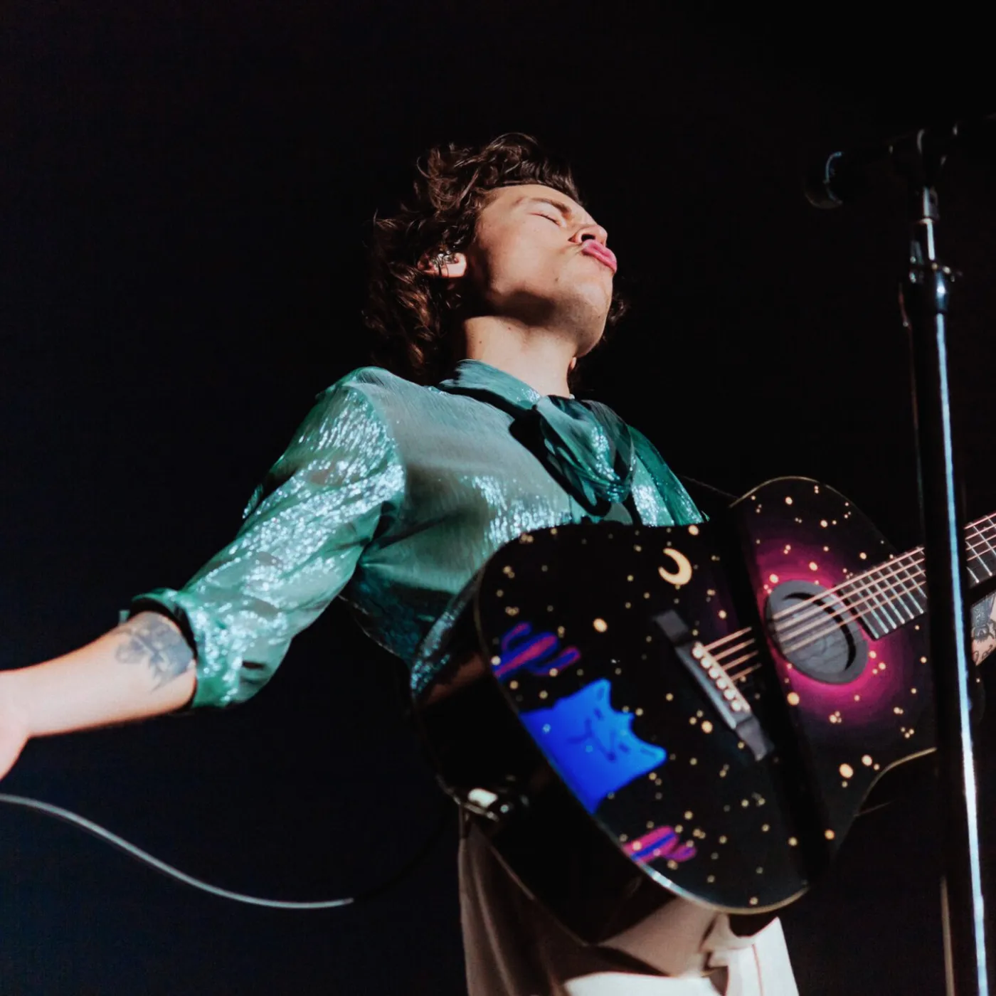 image_68907fdeb85d1 From Glastonbury Heat To Italian Escape, Harry Styles Drops Another Bomb