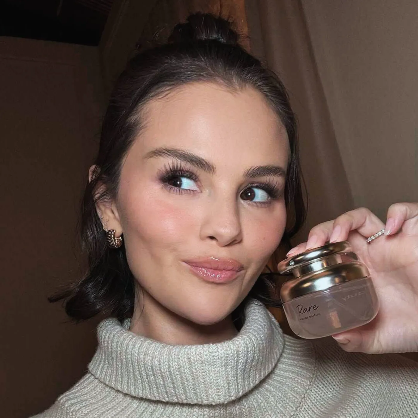 image_6890863eef4a2 Selena Gomez Drops New Perfume Fans Say It Smells Like Hailey’s Words