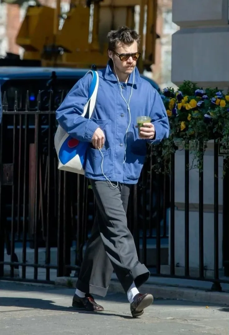 This Casual Walk With a Mystery Man Might Just Be Harry Styles’ Soft Launch of a New Relationship