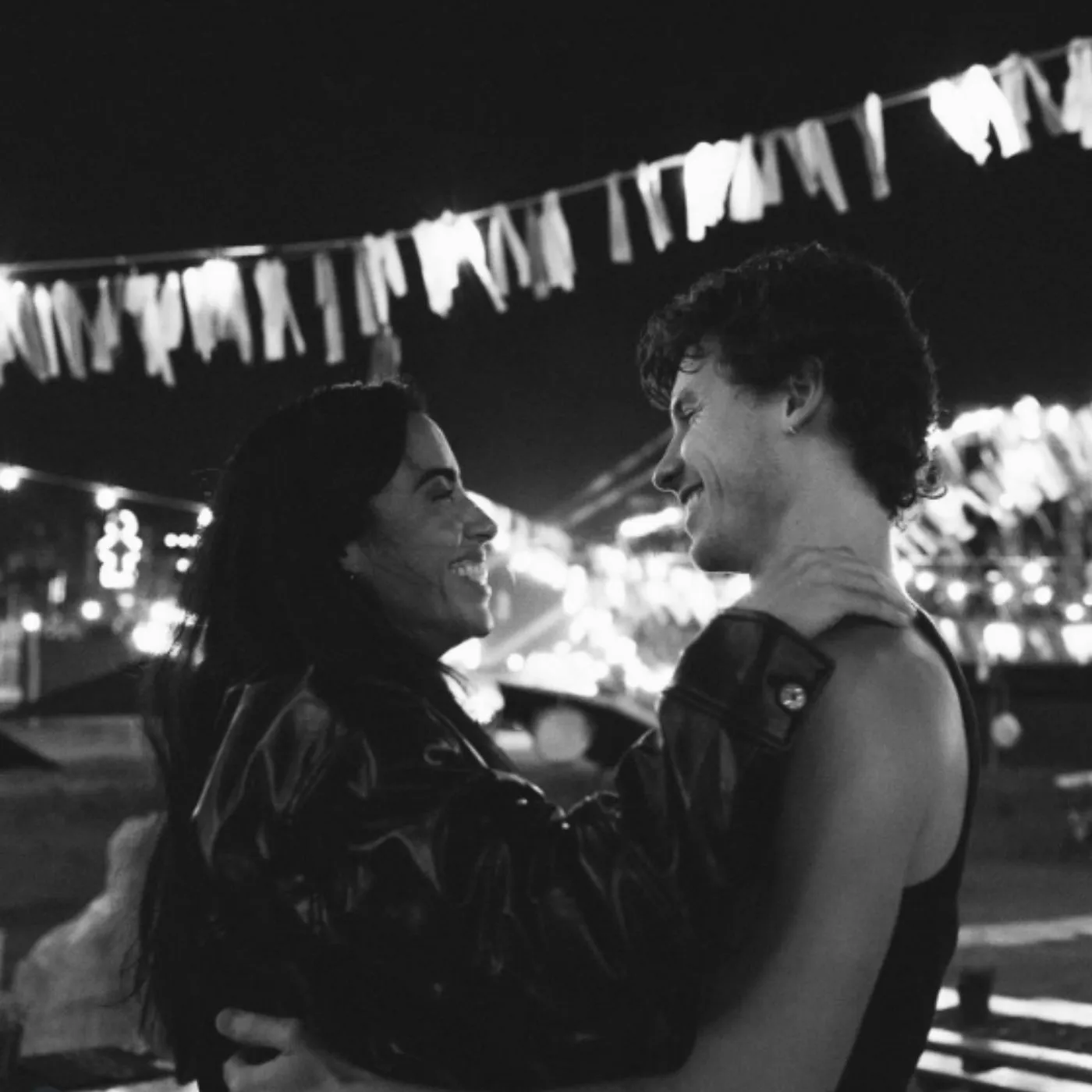 Who Is the Woman Shawn Mendes Couldn’t Take His Eyes Off Of?" – The Photo from Dua Lipa’s Concert That Sent Social Media Into a Frenzy