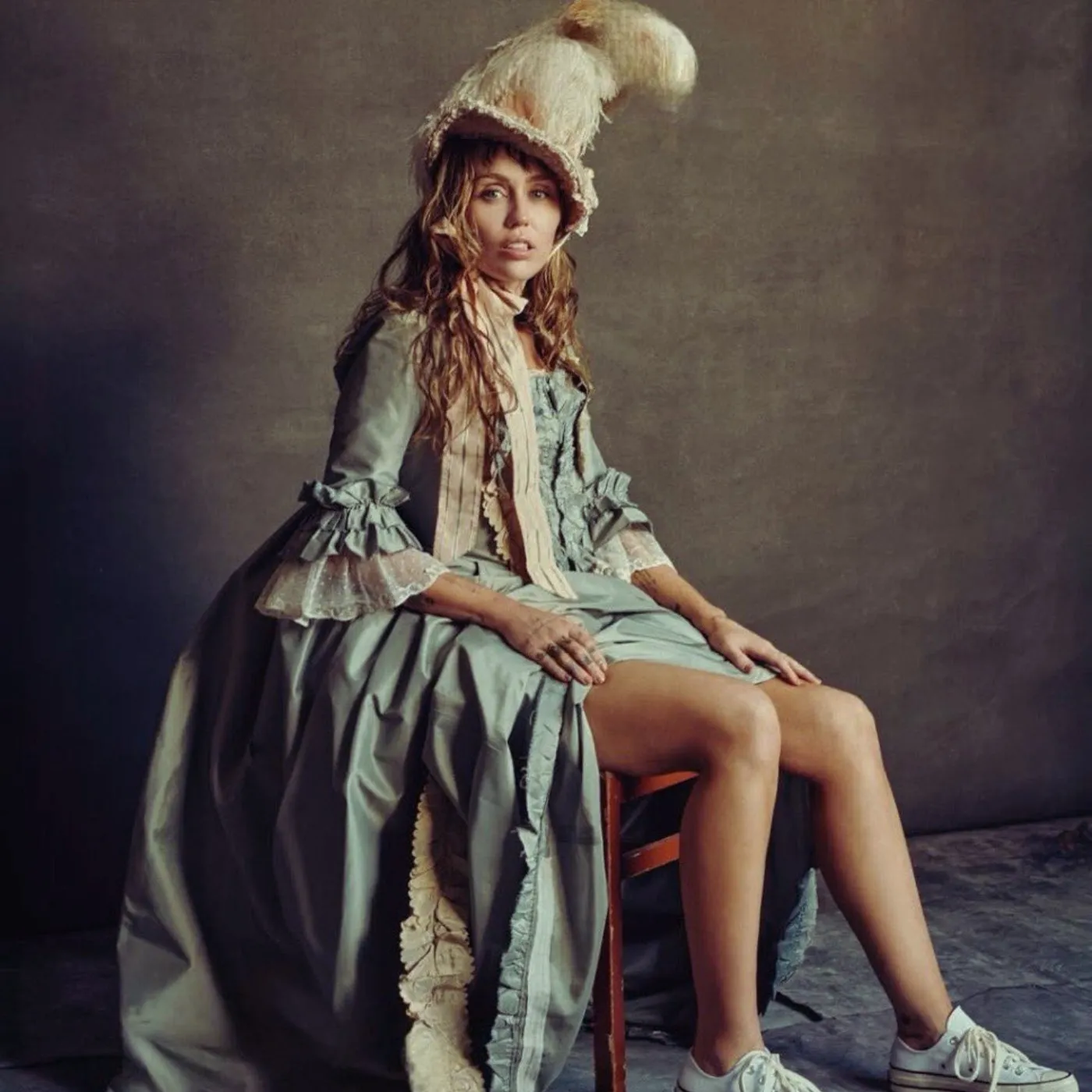 image_68919714d8c79 Miley Cyrus Steps Into Royal Madness Wearing the Dress That Ruined a Queen