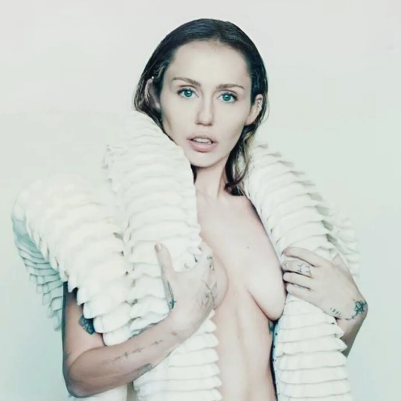 image_6891971696807 Miley Cyrus Steps Into Royal Madness Wearing the Dress That Ruined a Queen