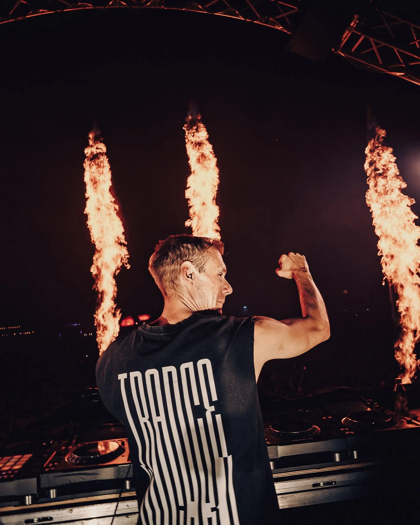 image_6891a6e731a96 Armin is upset about the irresponsibility of the event team for leaving him alone to face his own incident in the middle of a performance in Lithuania.