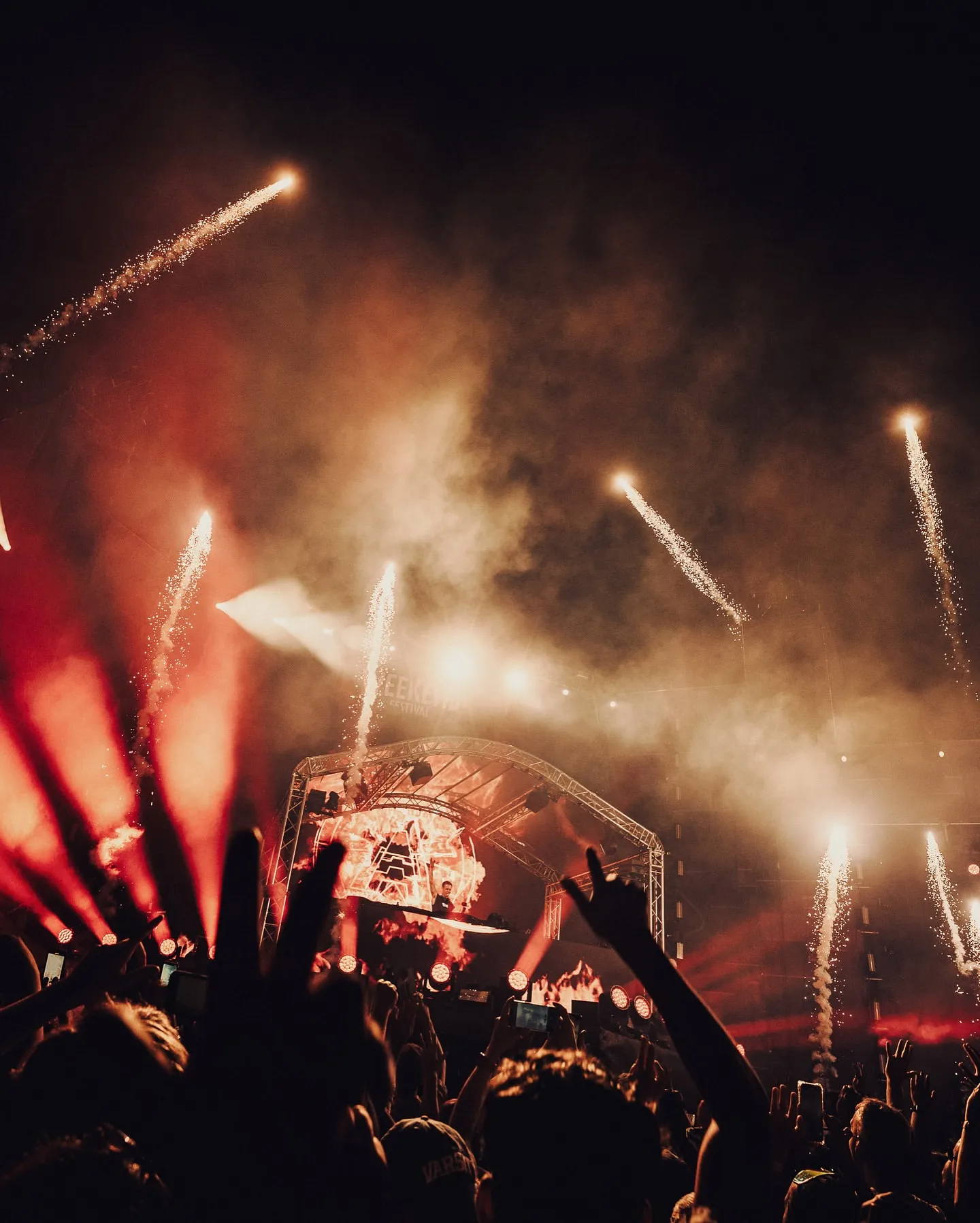 Armin is upset about the irresponsibility of the event team for leaving him alone to face his own incident in the middle of a performance in Lithuania.