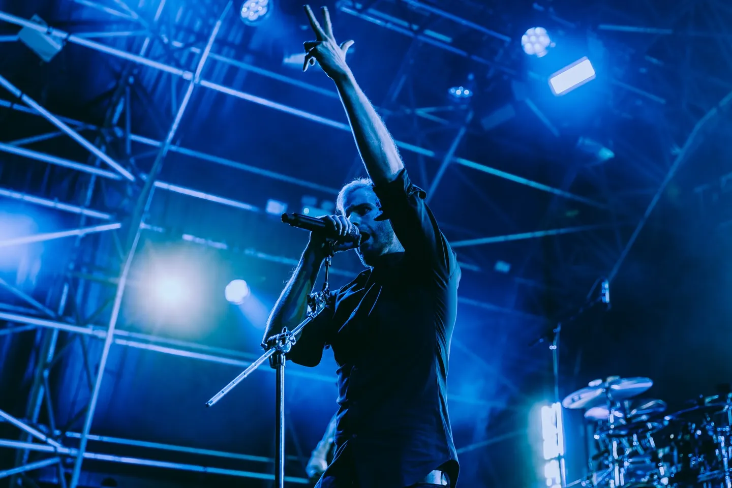 image_6891aae1c25fc The audience cheered as they tried to force an artist performing alongside Armin van Buuren off the stage due to his personal scandal.