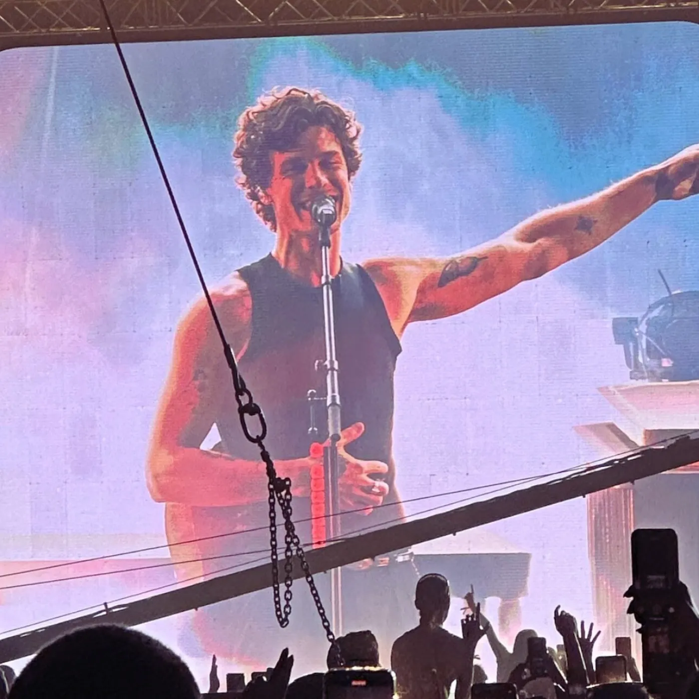 image_68921e5ed87c8 Krakow Goes Wild Over Shawn Mendes Merch Fail