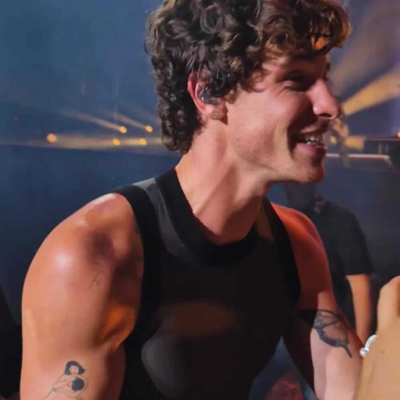 image_68921e5fee1ea Krakow Goes Wild Over Shawn Mendes Merch Fail