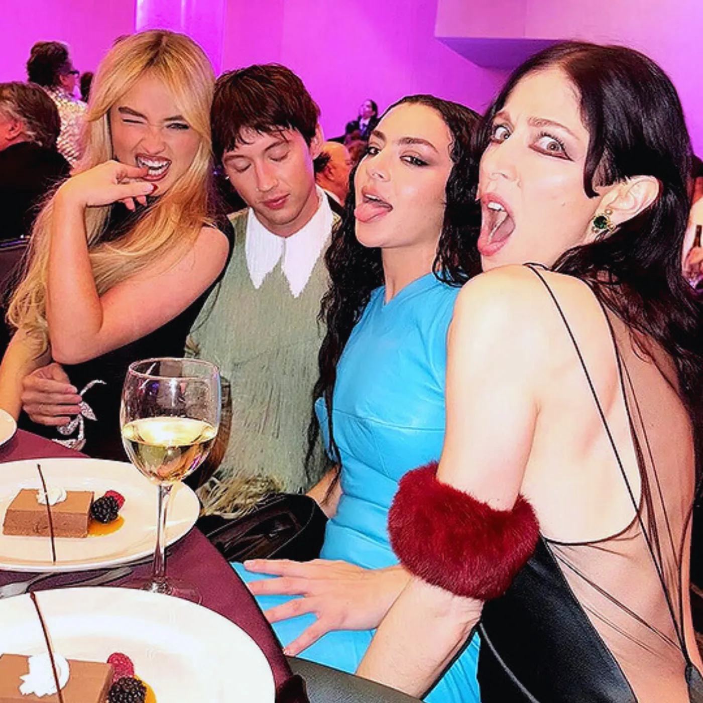 image_68925287de00d No One Knows What Troye Sivan Whispered But Sabrina Carpenter Couldn’t Hide Her Face