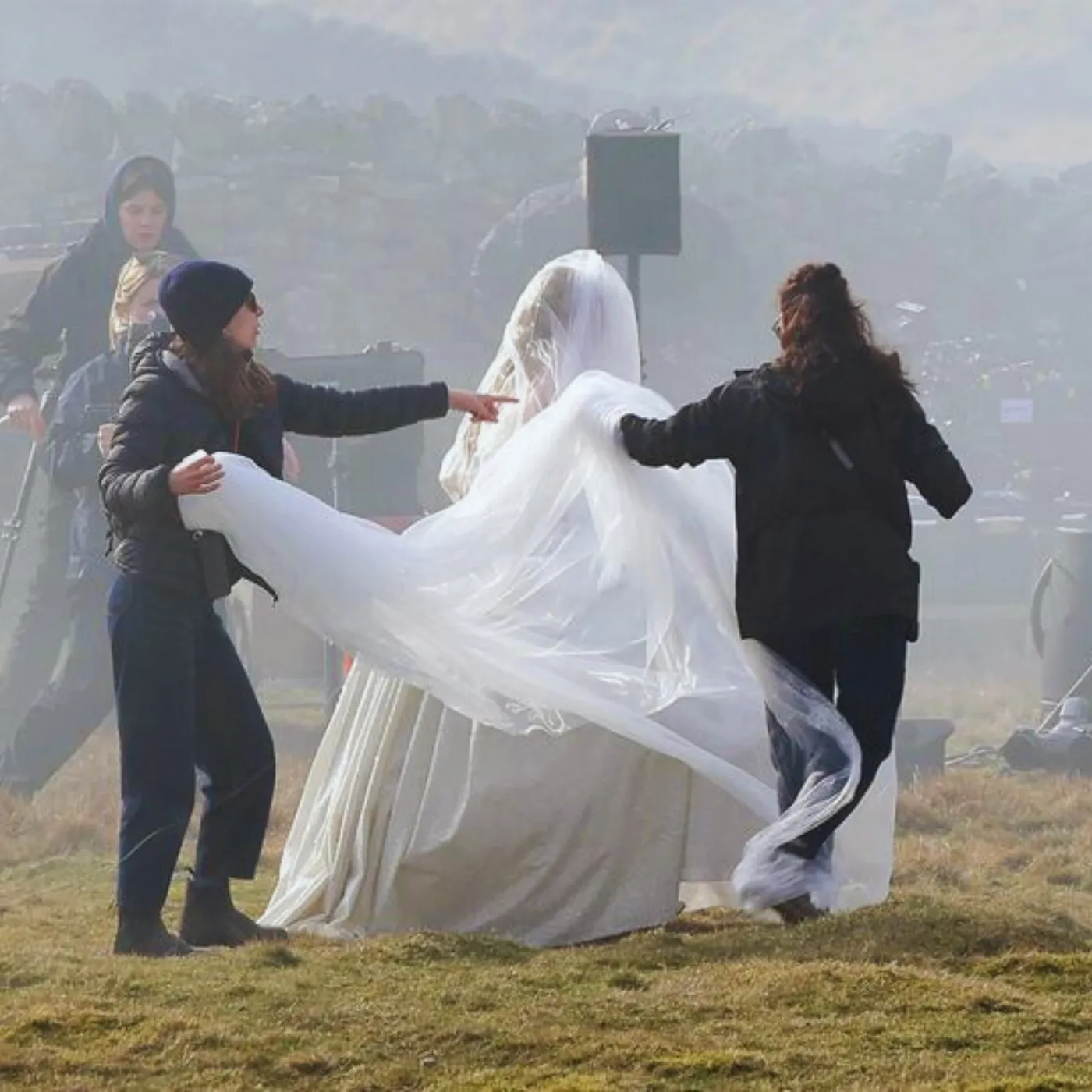 image_6892bd19e9632 Margot Robbie’s Wuthering Heights Triggers Outrage Early Screening Ends in Chaos