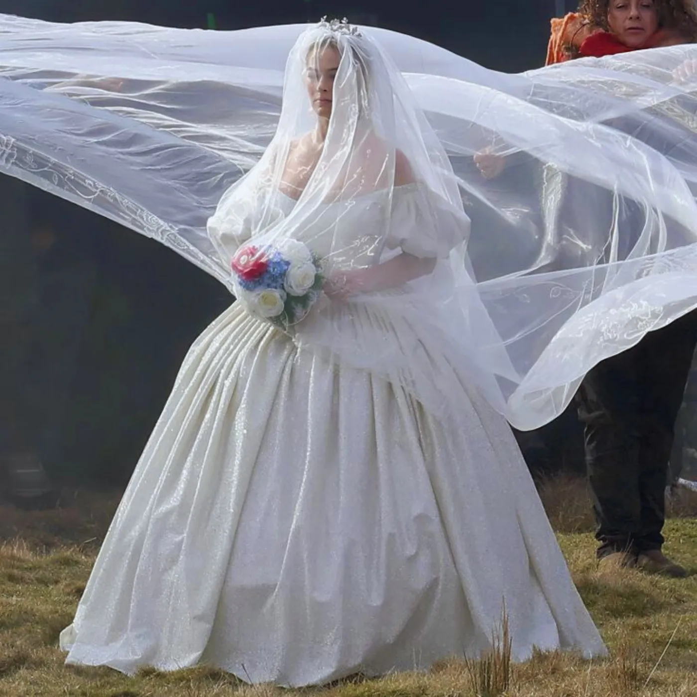 image_6892bd1b56bd5 Margot Robbie’s Wuthering Heights Triggers Outrage Early Screening Ends in Chaos