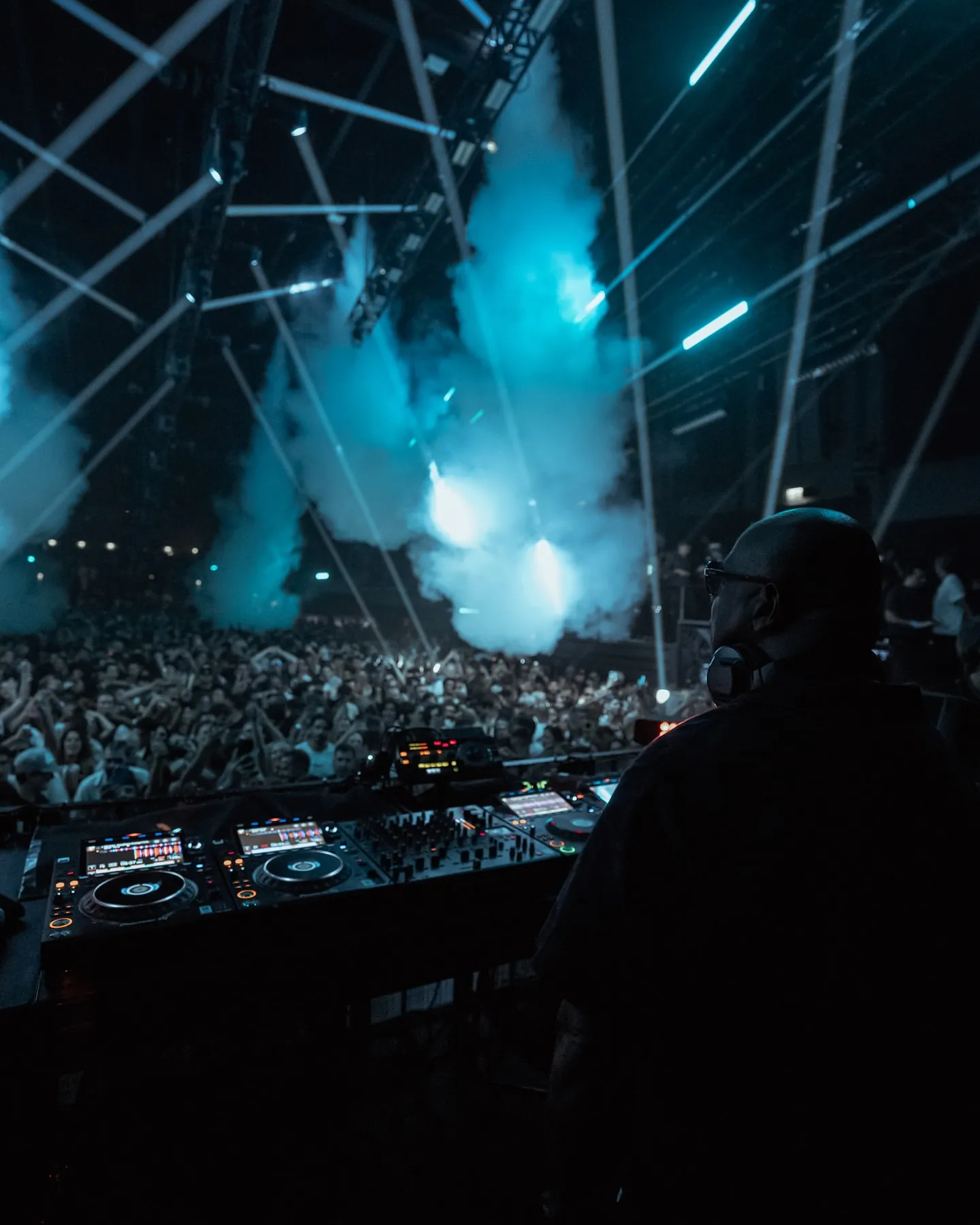 image_6892c376997be Carl Cox collapsed in the middle of his birthday party because of his fans' actions. This will surprise you.