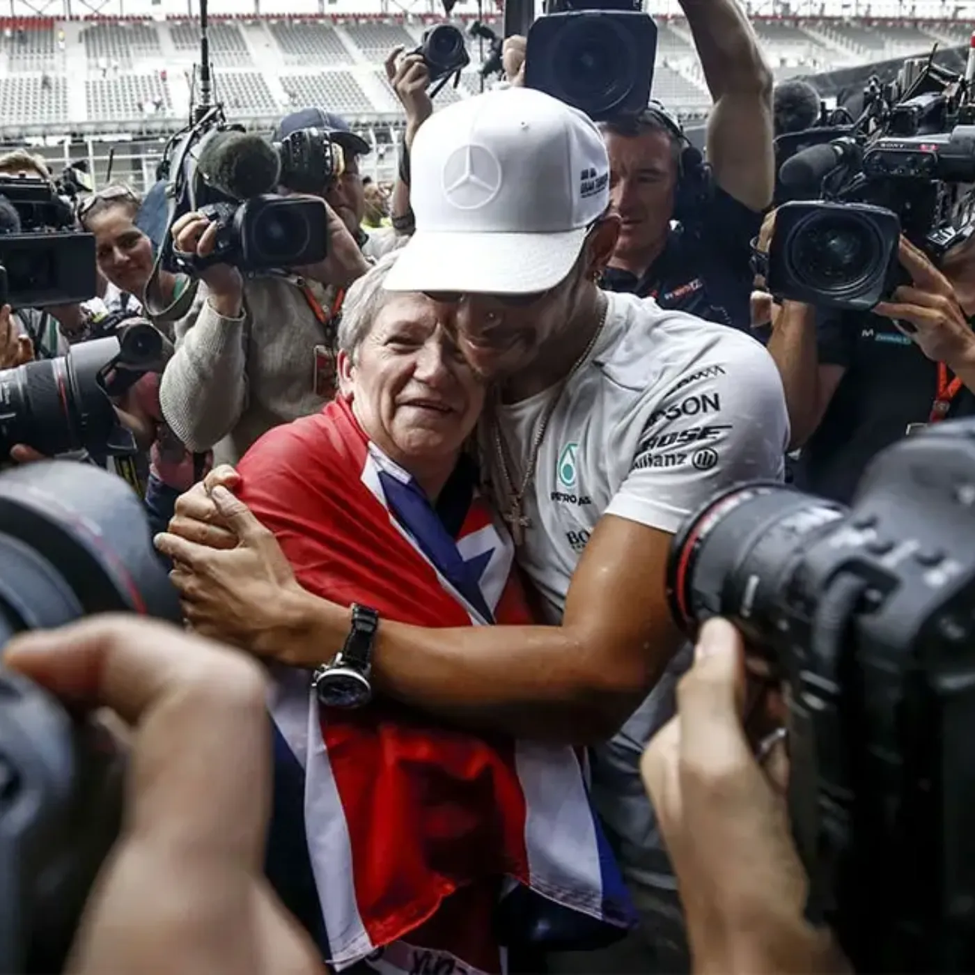 image_689306c019bcd “They Begged Him Not to Do It”—But Lewis Hamilton’s $4.9M Tribute to His Mother Left the World in Tears
