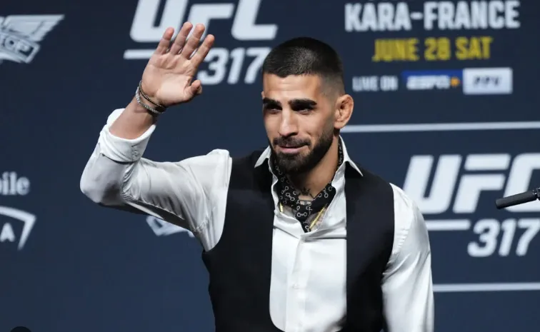 Ilia Topuria Turns Rock Star, Performs Walkout Song Live with Omar Montes in Front of 50,000 Fans