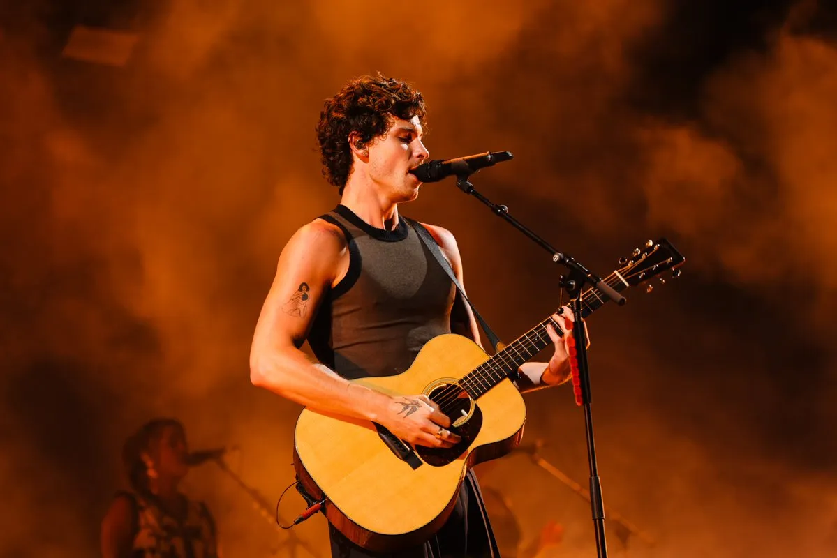 Shawn Mendes Stuns in Krakow – But Fans Are Furious Over His Merch Drop: Tour Faces First Major Backlash!