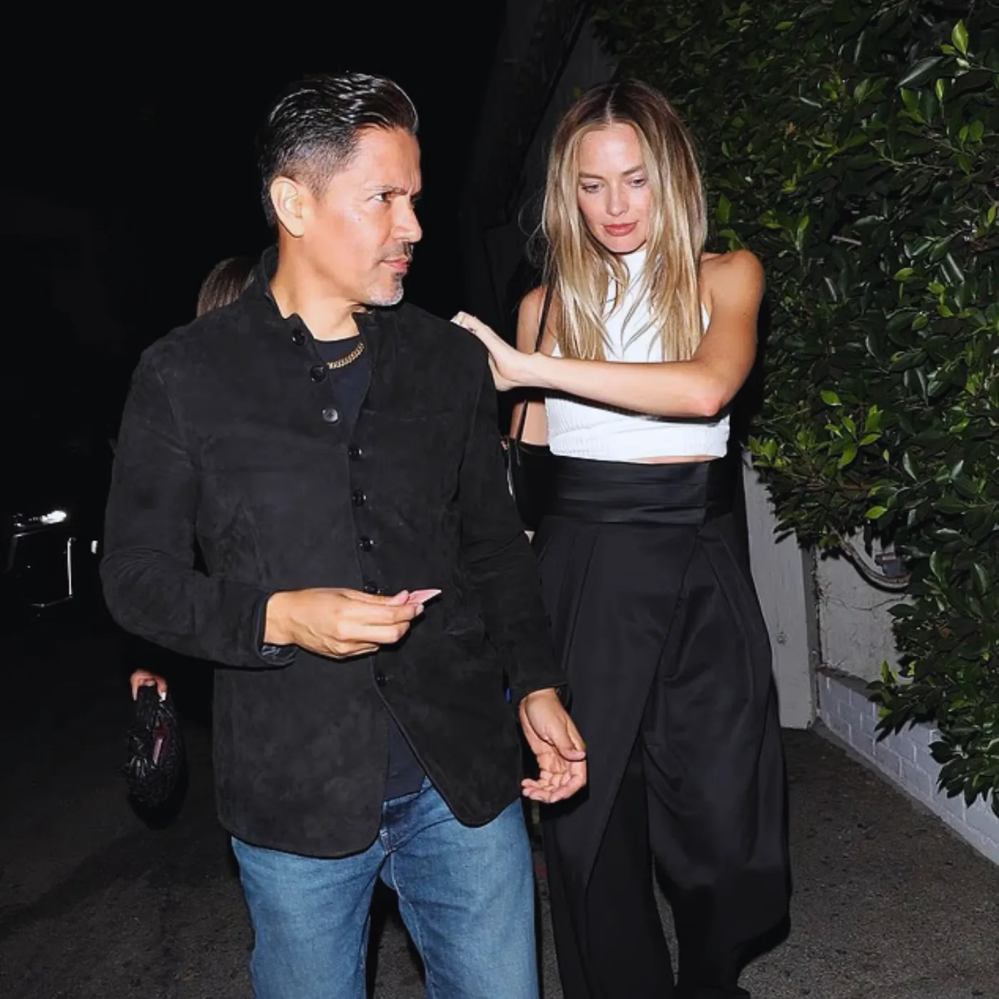 image_6894d916b6f6d Margot Robbie Caught Doing What No One Expected At Cara Delevingne’s Birthday Bash