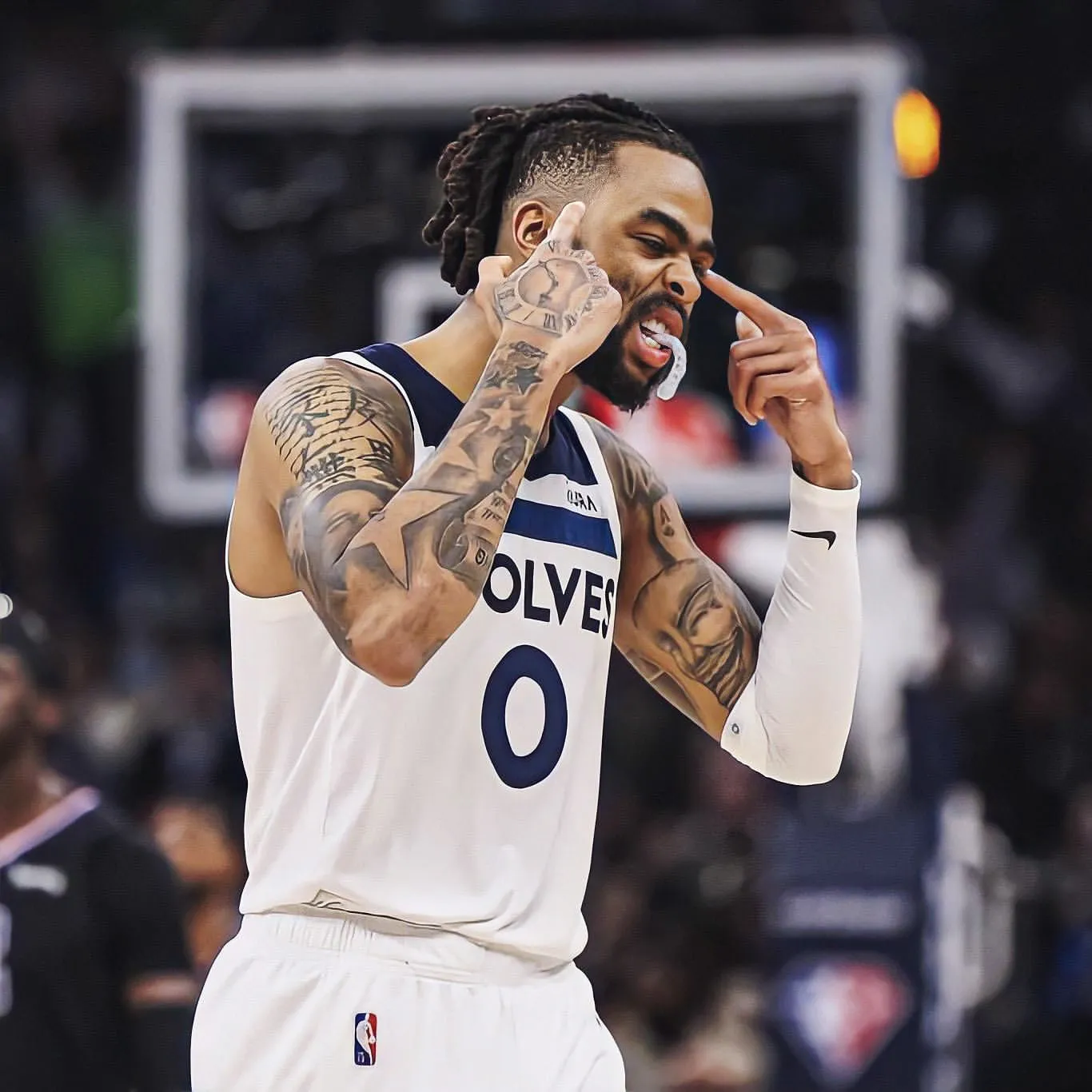 image_68955be3285b2 D'Angelo Russell is accused of having an affair with another woman despite being married.