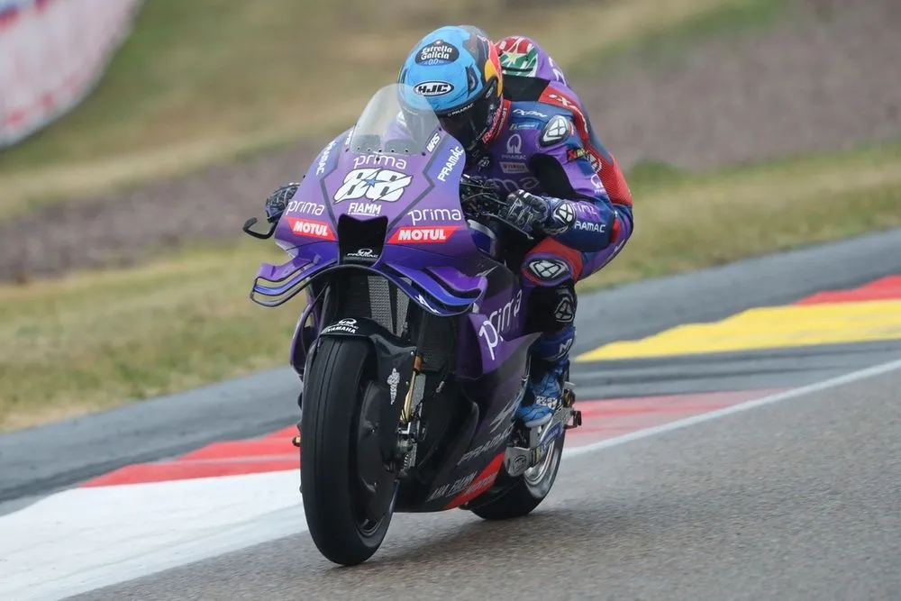 image_6895a8b1db293 "I'm Still Here" - Oliveira Sends a Message After a Series of Difficult Races