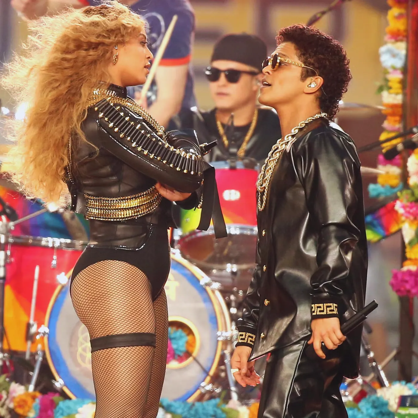 image_689602f31c5fc Bruno Mars Froze As Beyoncé Calmly Crushed Cheetos Before Super Bowl Madness