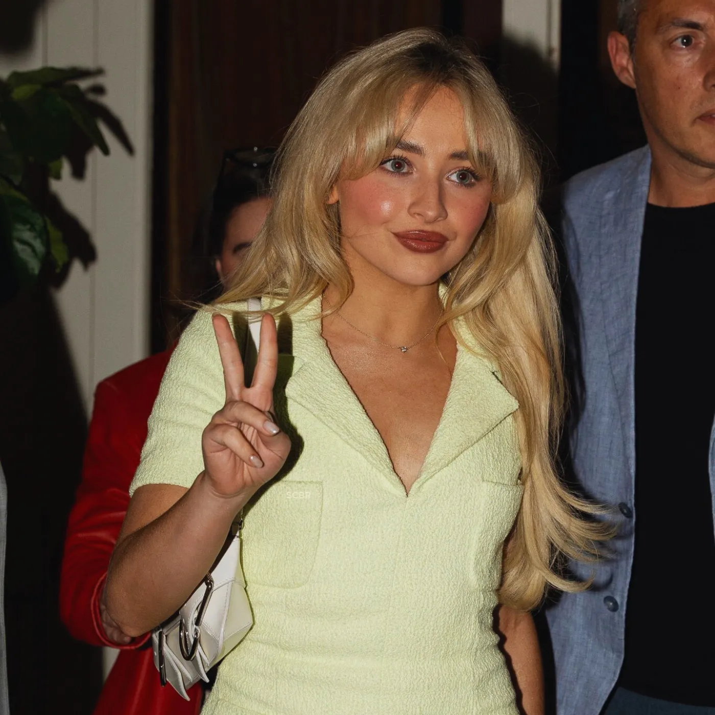 image_68964b937037d Sabrina Carpenter Hides Surprising Detail in Man’s Best Friend Vinyl