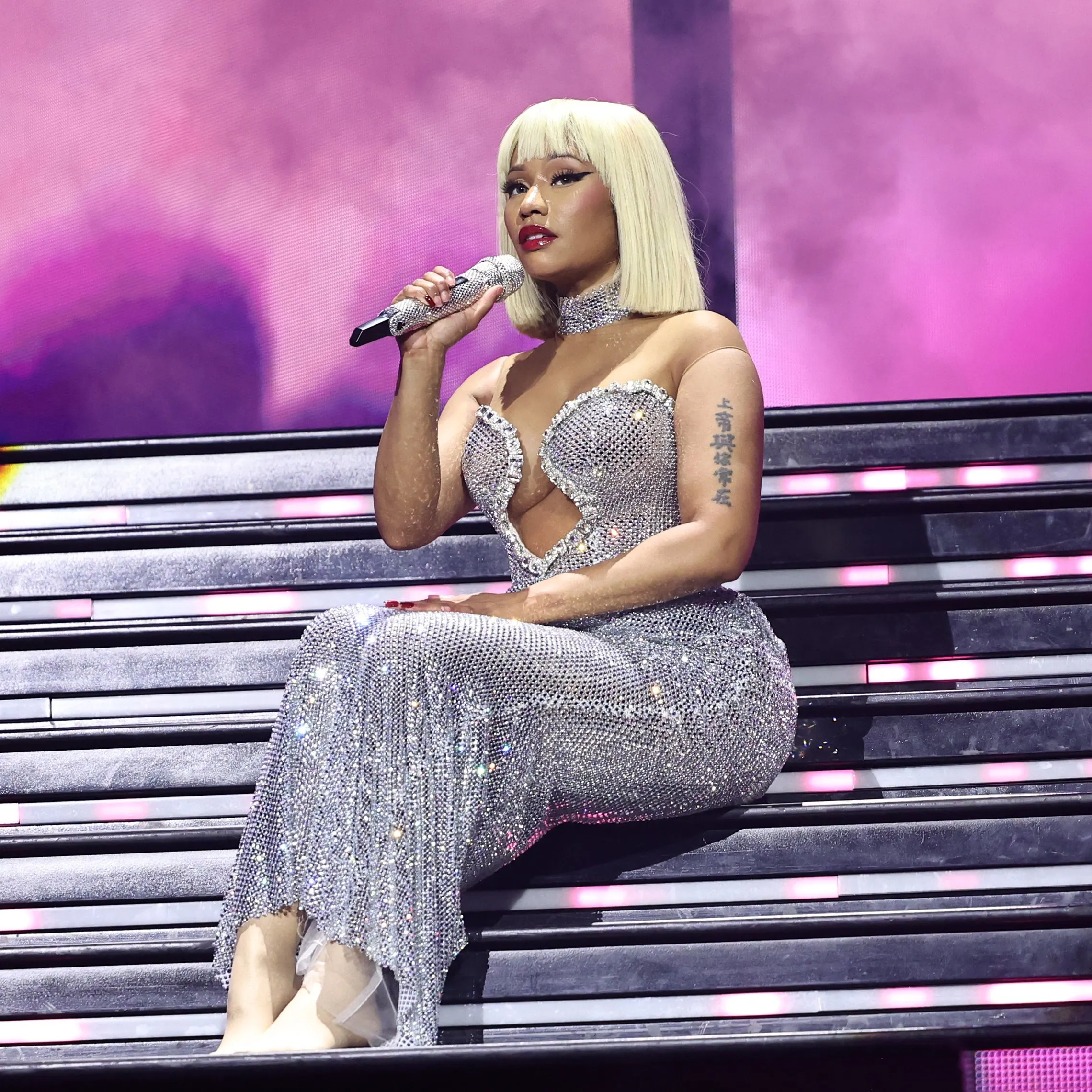 Nicki Minaj Bursts Out Laughing After Fans Say She Looks Exactly Like Hulk Hogan — Her Comeback Is Priceless