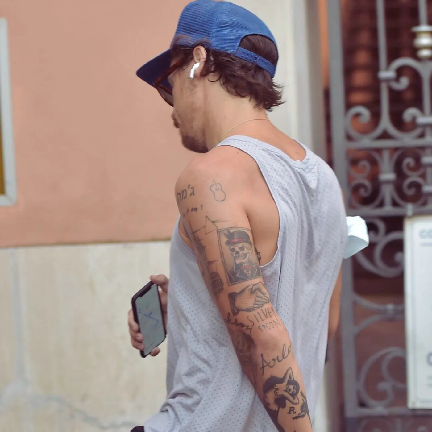 image_689725b7464f1 Harry Styles Sparks Chaos Sprinting Through The Streets Of Rome