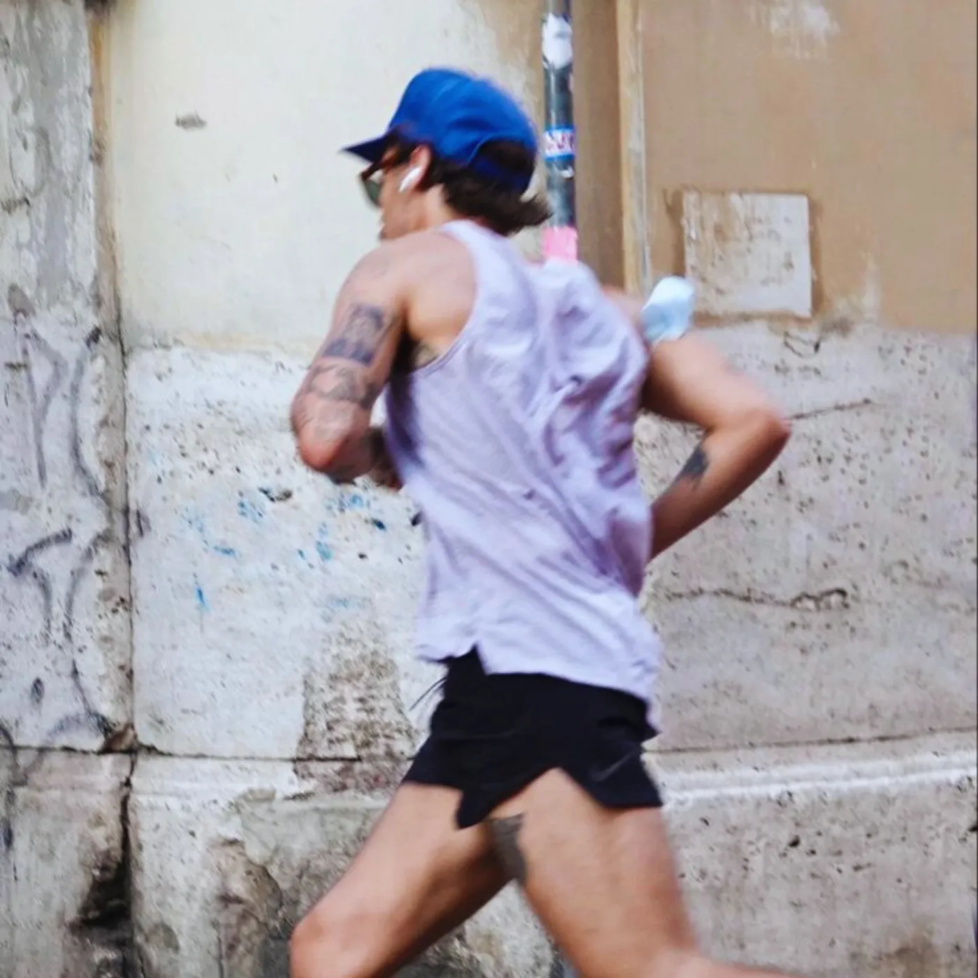 image_689725b7e3794 Harry Styles Sparks Chaos Sprinting Through The Streets Of Rome