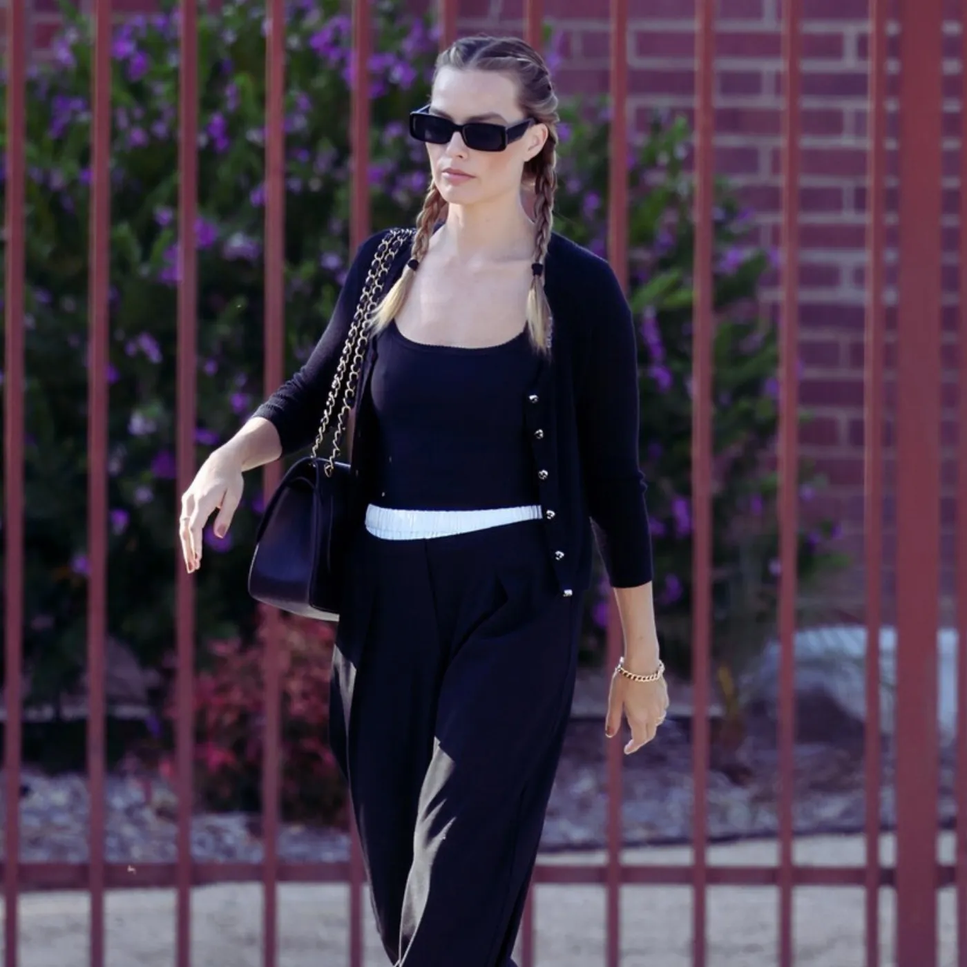 image_68977160cc7ba Margot Robbie Shocks Fans With Hairstyle That Brings Back Her Most Iconic Look