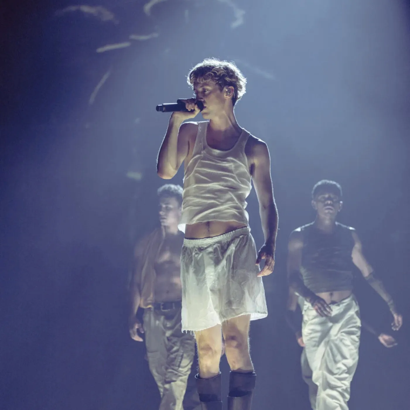 Troye Sivan Delivers Mind-Blowing Lesson Showing Tucker How To Own The Rush