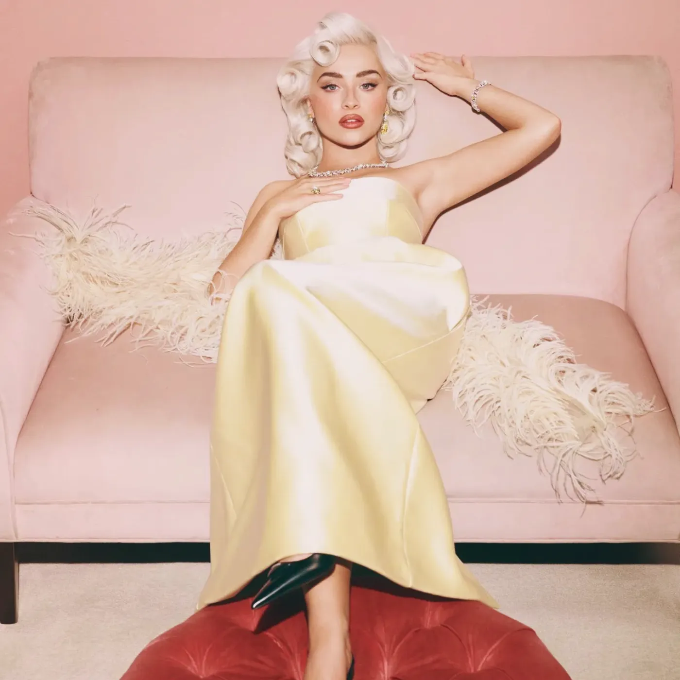 Sabrina Carpenter’s New Playlist Is Literally Breaking The Internet Right Now