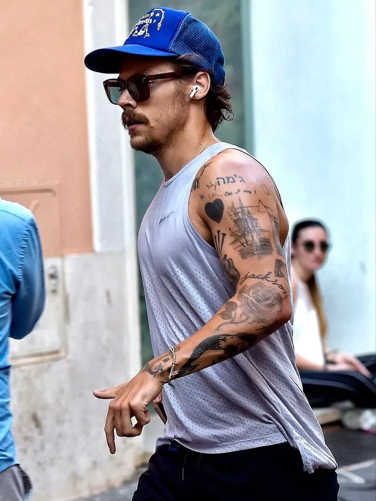 image_68984075f2682 Rome Stops in Its Tracks as Harry Styles’ Shocking Street Sprint Sends Fans Into Frenzy