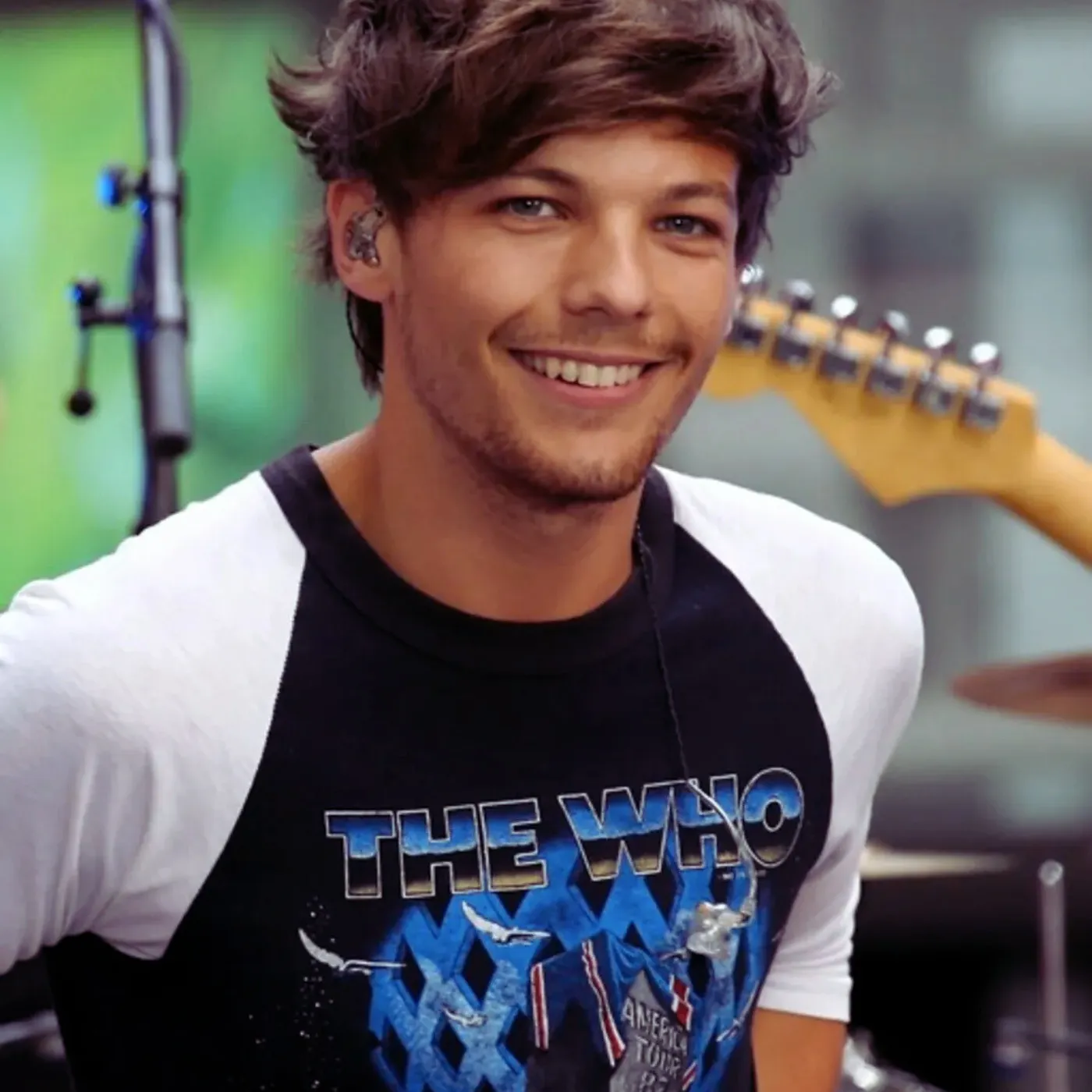 image_6898c682d7749 Louis Tomlinson’s Epic Guitar Debut Set To Shake Up The Music Scene