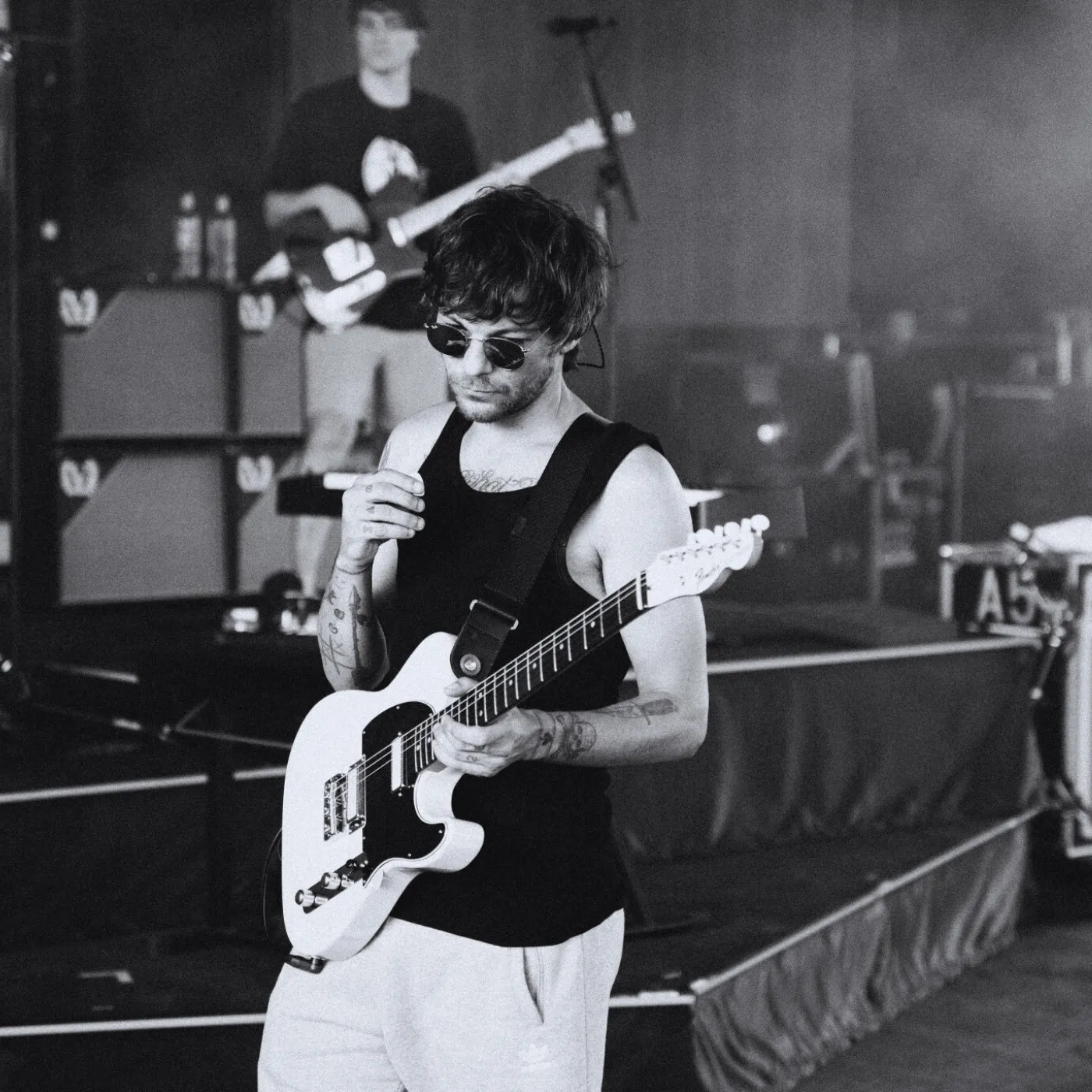 Louis Tomlinson’s Epic Guitar Debut Set To Shake Up The Music Scene