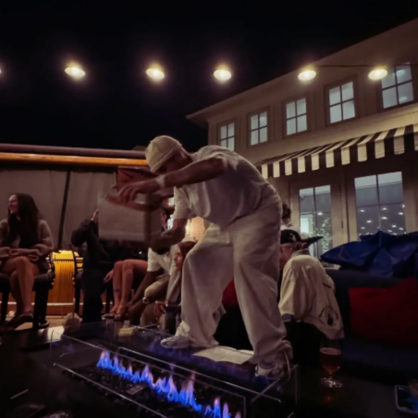 image_6898f71487842 Justin Bieber’s Sweet Hailey Photo Dump Explodes Online — Until One Detail Flips the Story