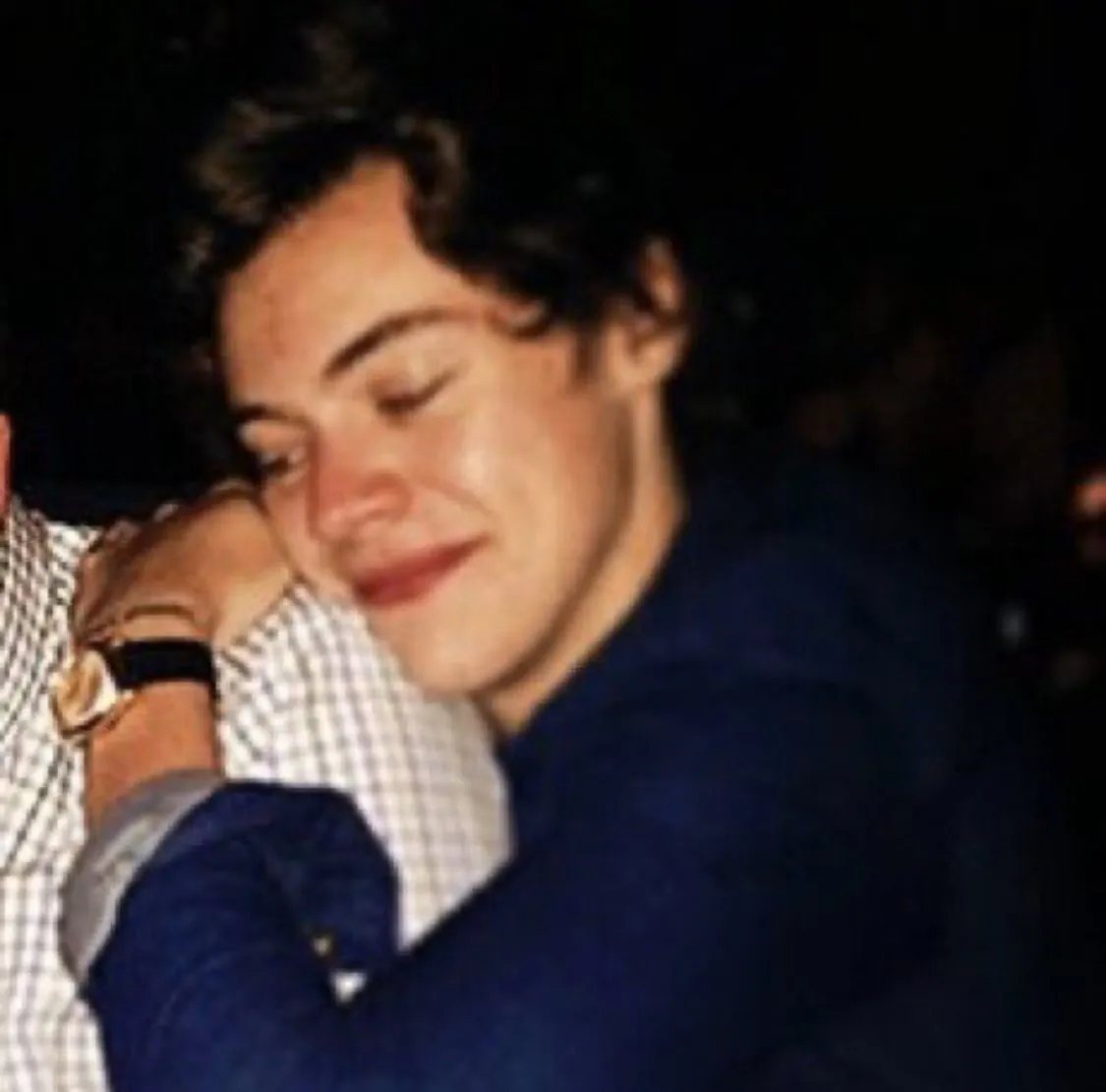 image_689946ba9ebde Harry Styles Turns Into the Ultimate Cuddle King After a Few Drinks — Fans Can’t Handle the Adorable Chaos