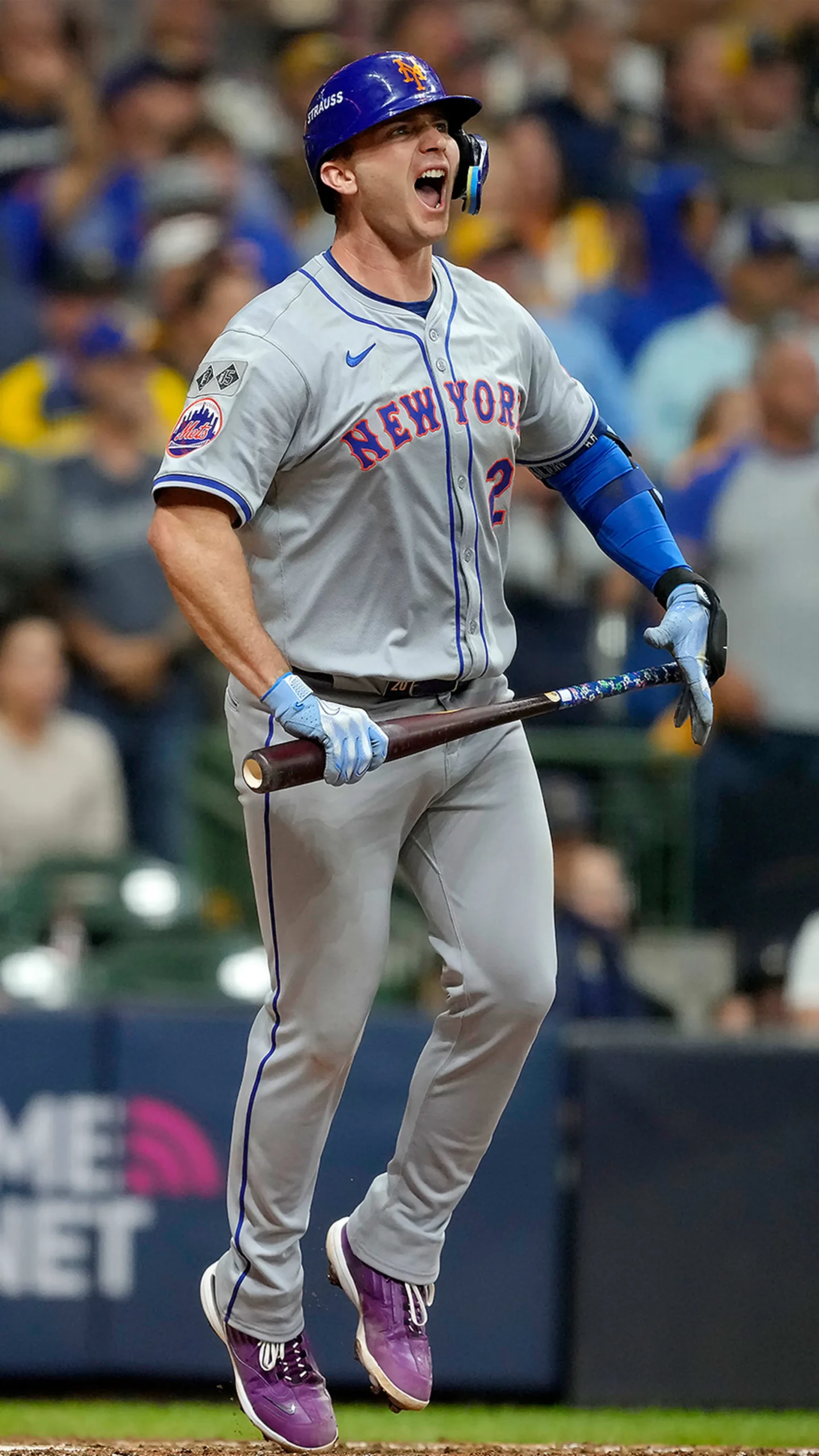 Pete Alonso Ties Mets Home Run Record — And the Heartwarming Bond With Darryl Strawberry That Makes It Unforgettable