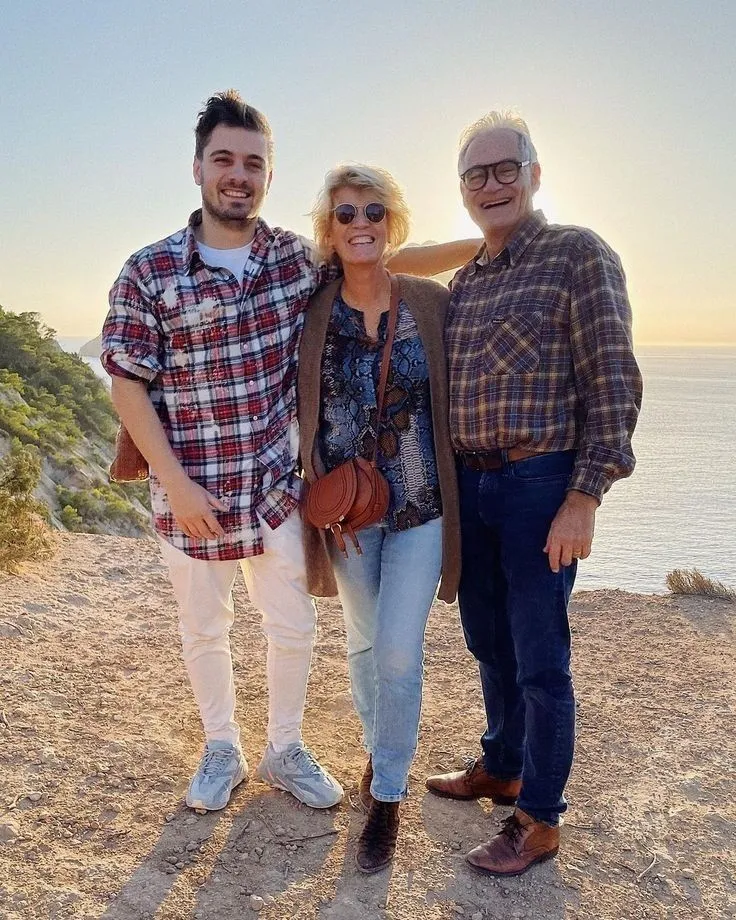 image_6899748660344 Heartwarming Arrival: Martin Garrix and Parents Touch Down in Cluj for UNTOLD X