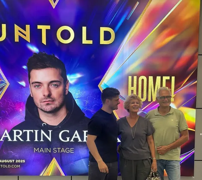 Heartwarming Arrival: Martin Garrix and Parents Touch Down in Cluj for UNTOLD X