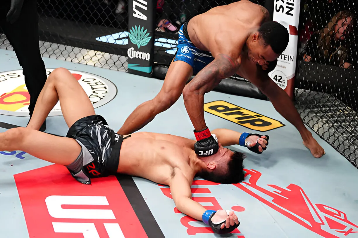 image_6899911130afa What moment stunned the entire UFC? This viral punch by Elijah Smith made everyone mention the legend Rampage Jackson!