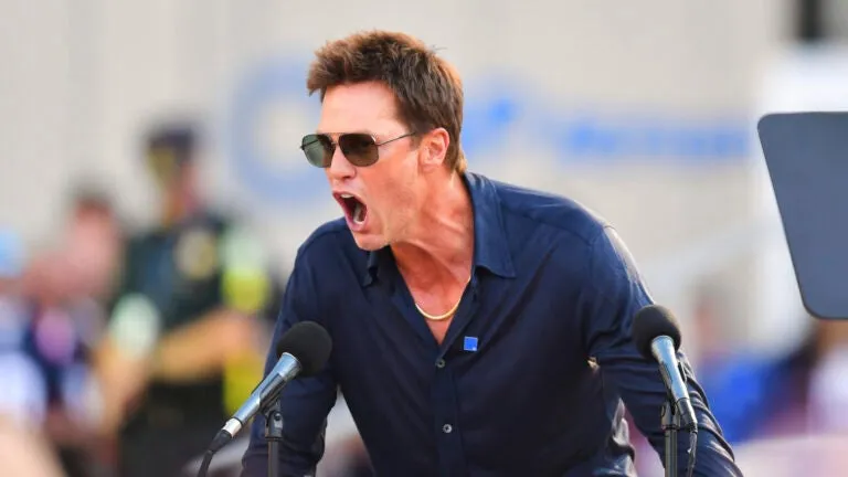 image_689993e9a9367 The Real Reason Behind Tom Brady’s Statue Raising a Fist — And What It Secretly Means to Patriots Fans