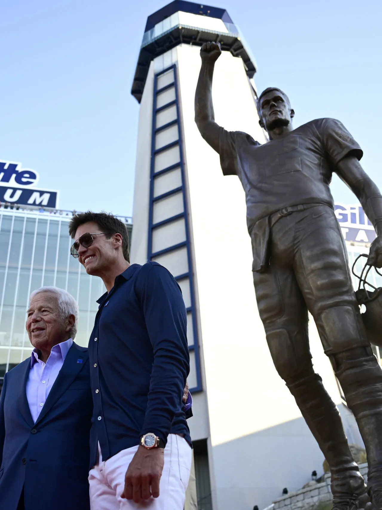 image_689993e9e5cc5 The Real Reason Behind Tom Brady’s Statue Raising a Fist — And What It Secretly Means to Patriots Fans