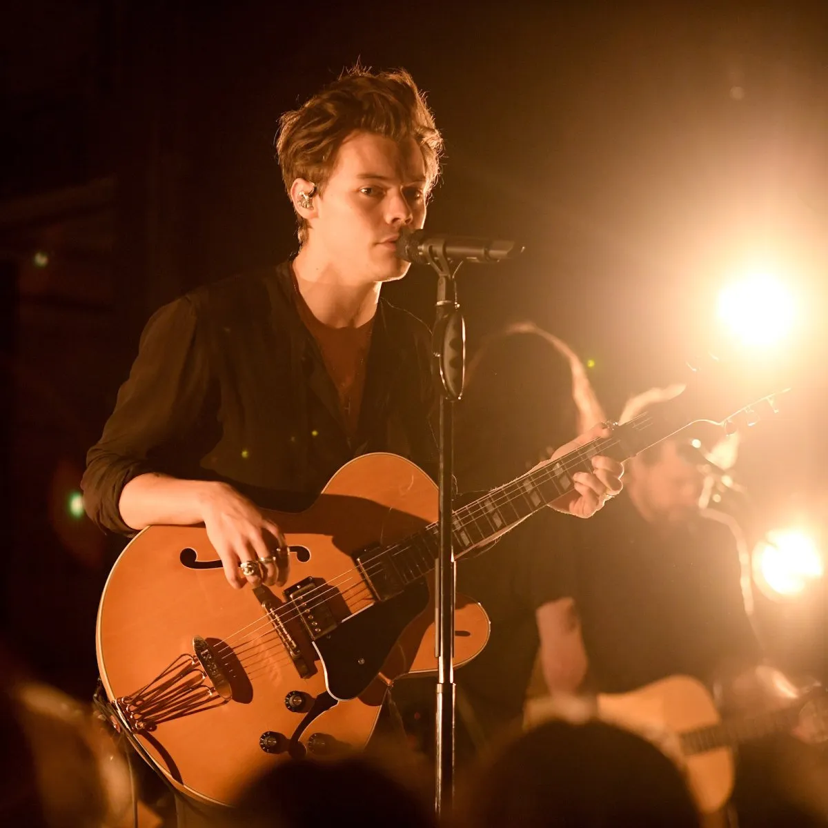 image_6899a75541a2e Harry Styles Course Draws Thousands of Students! – But Is It Just a Big Educational Scam?