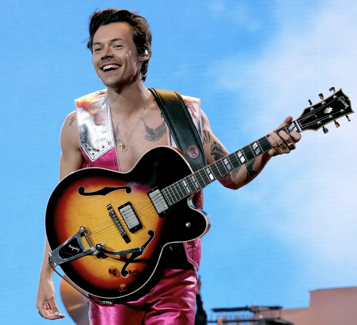 Harry Styles Course Draws Thousands of Students! – But Is It Just a Big Educational Scam?