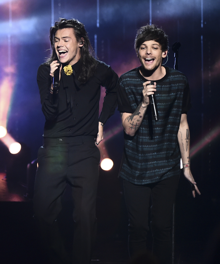 image_689aa7e8649e6 Louis Tomlinson Was Fighting a 102°F Fever — Then Harry Styles Did This and the Arena Lost It