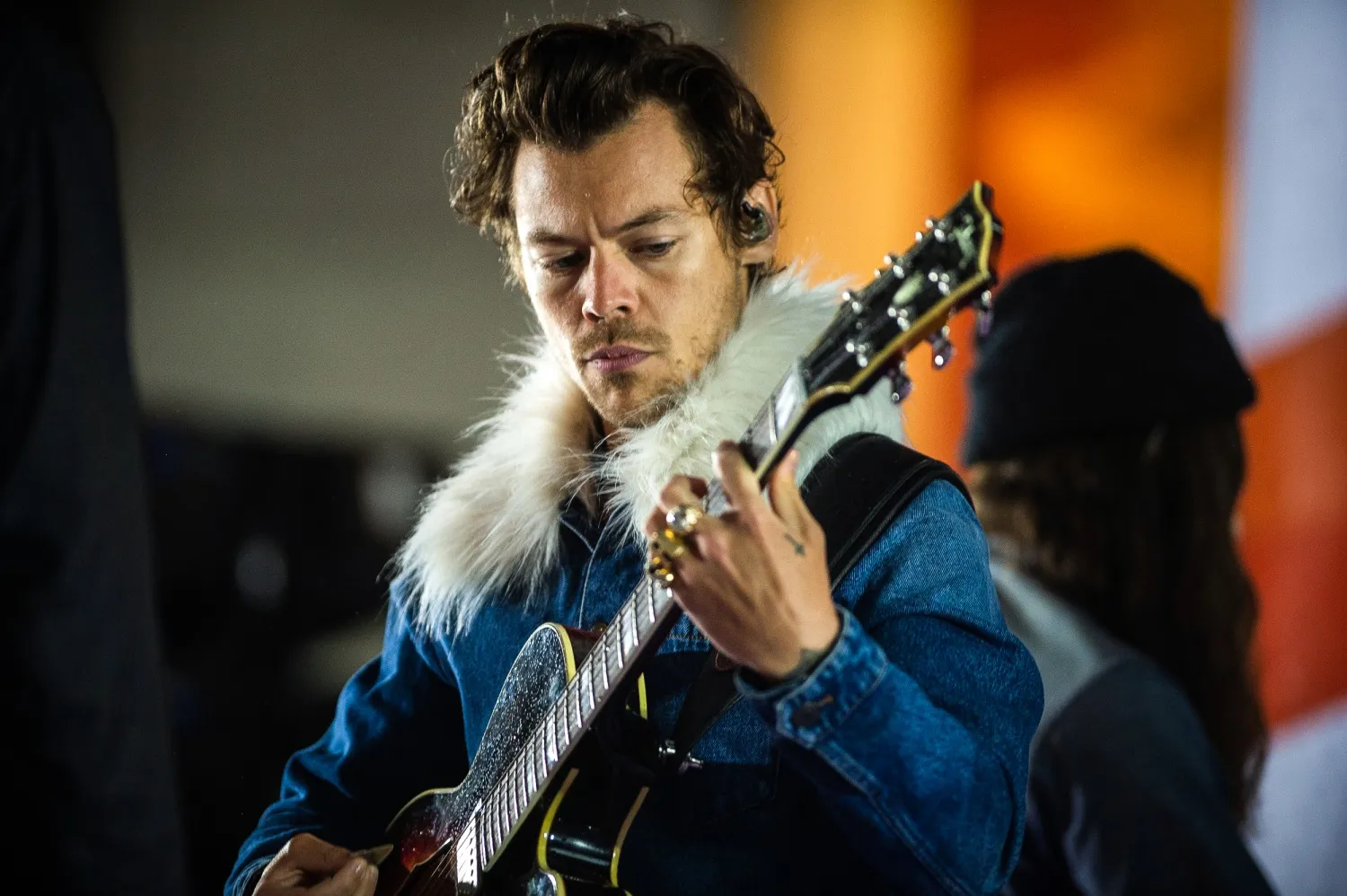 image_689aeb87dfd50 Harry Styles Made Millions, But His First Flex Was… a Mattress?! Wait Till You Hear Why?