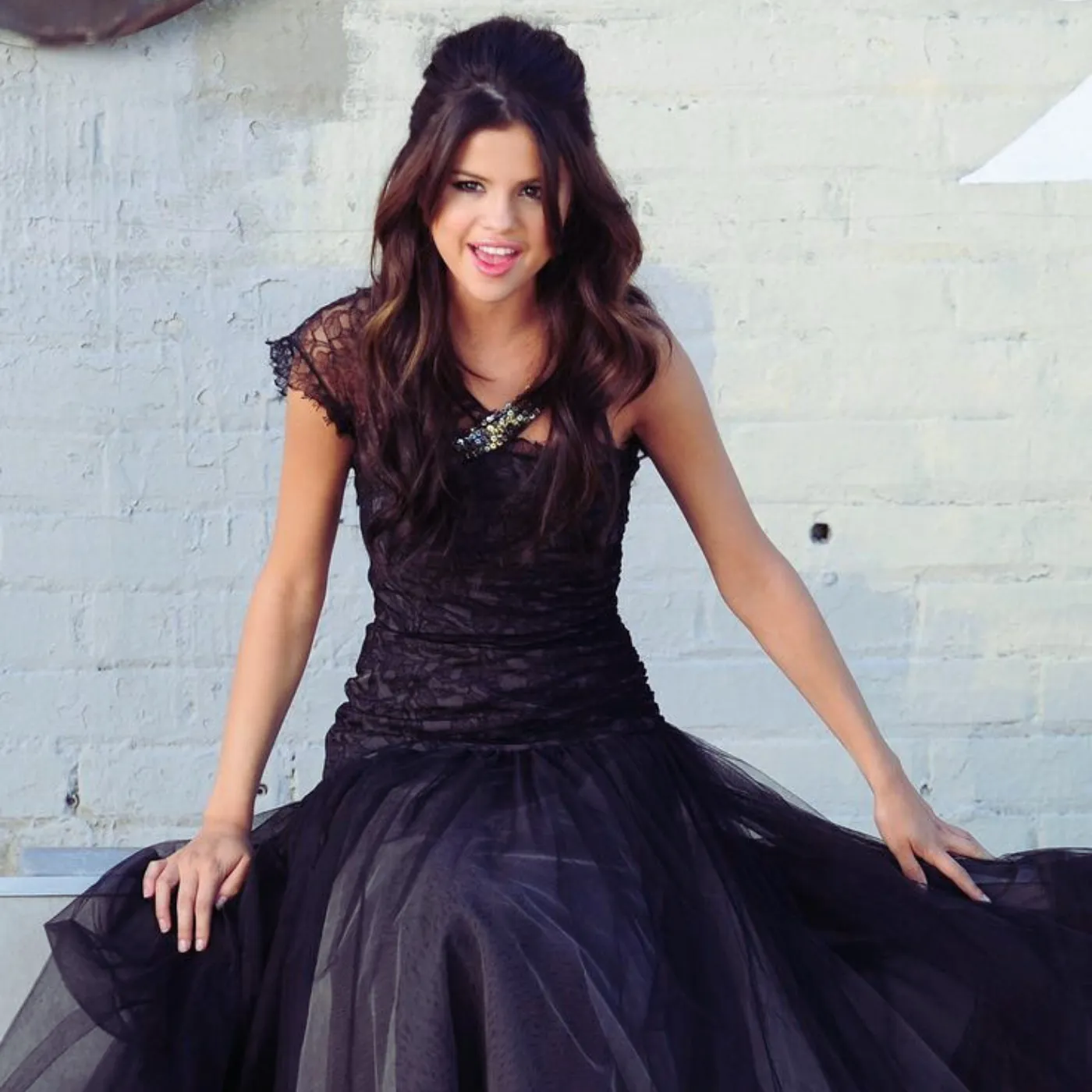 Selena Gomez Choice Sparks Internet Frenzy This Track Beats All Others