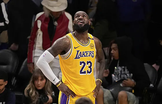 image_689c15f8ab9b5 LeBron James was pushed out of the Los Angeles Lakers after Luka Doncic’s billion-dollar deal? Fans of LeBron are buzzing across forums about the incident.