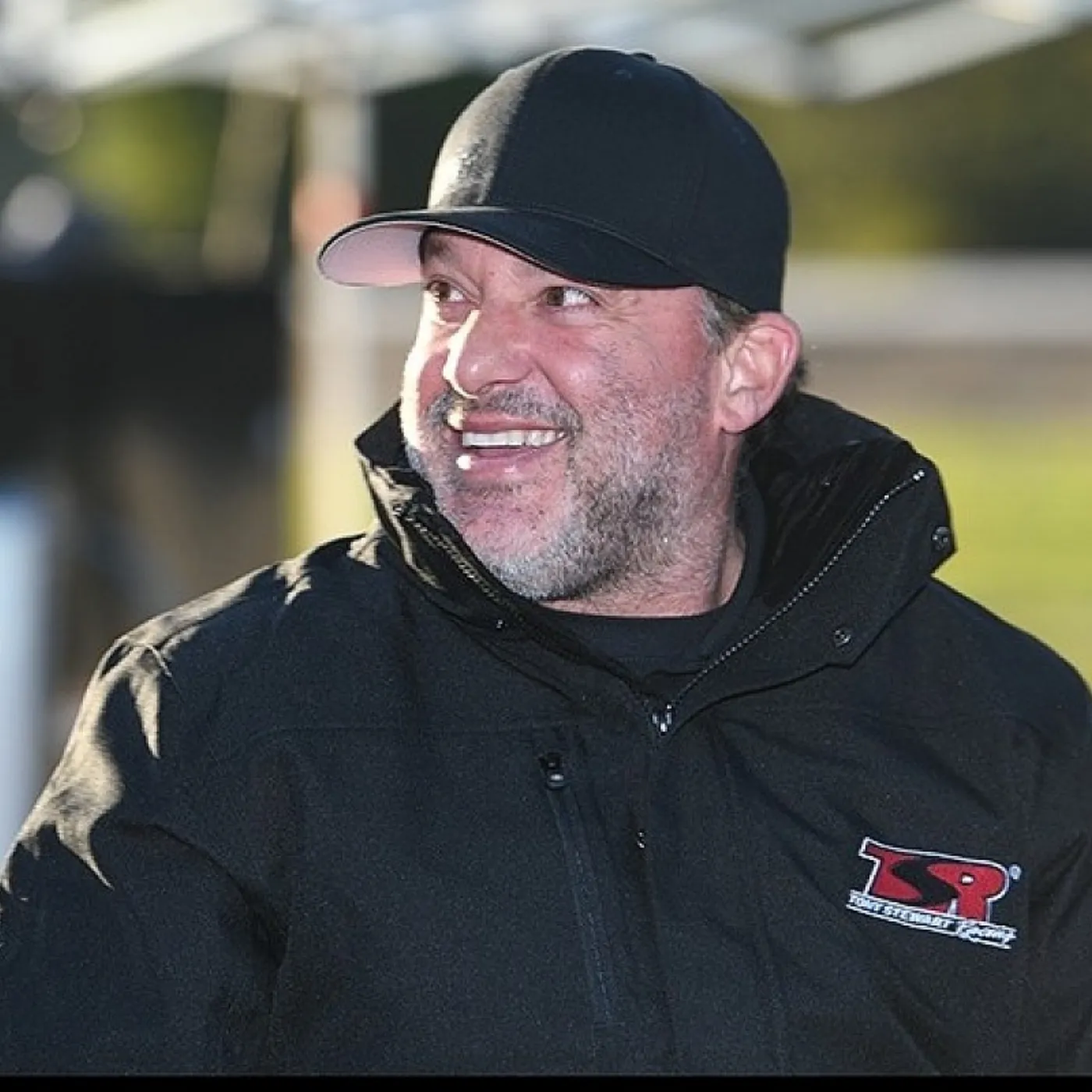 image_689c4179ca789 “I Don’t Know How Long She Kept It Hidden”—Tony Stewart Shocked When His Wife’s Truth Is Revealed Right Before Dover Race