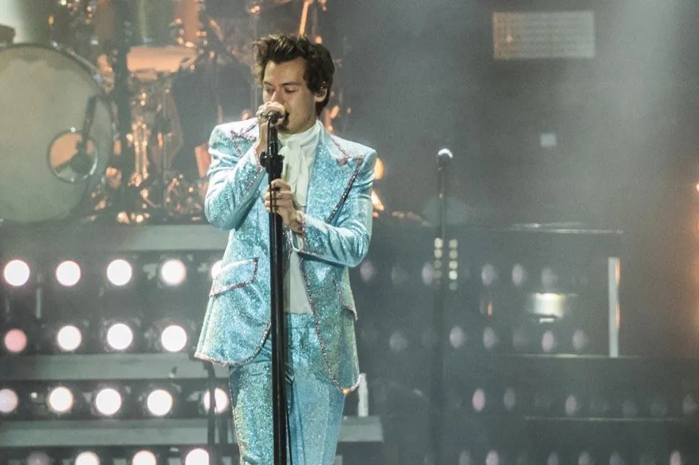 Harry Styles Thought His Dream Was Over in a Tiny Pub — Then One Shocking Moment Changed Everything